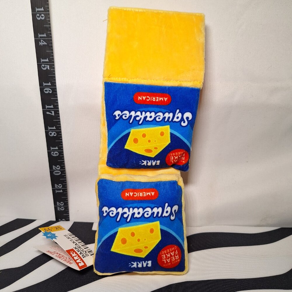 NWT Bark BarkBox Beg -n- Bag Theme with 2 toys and 3 treats - Small Dogs - Picture 3 of 16